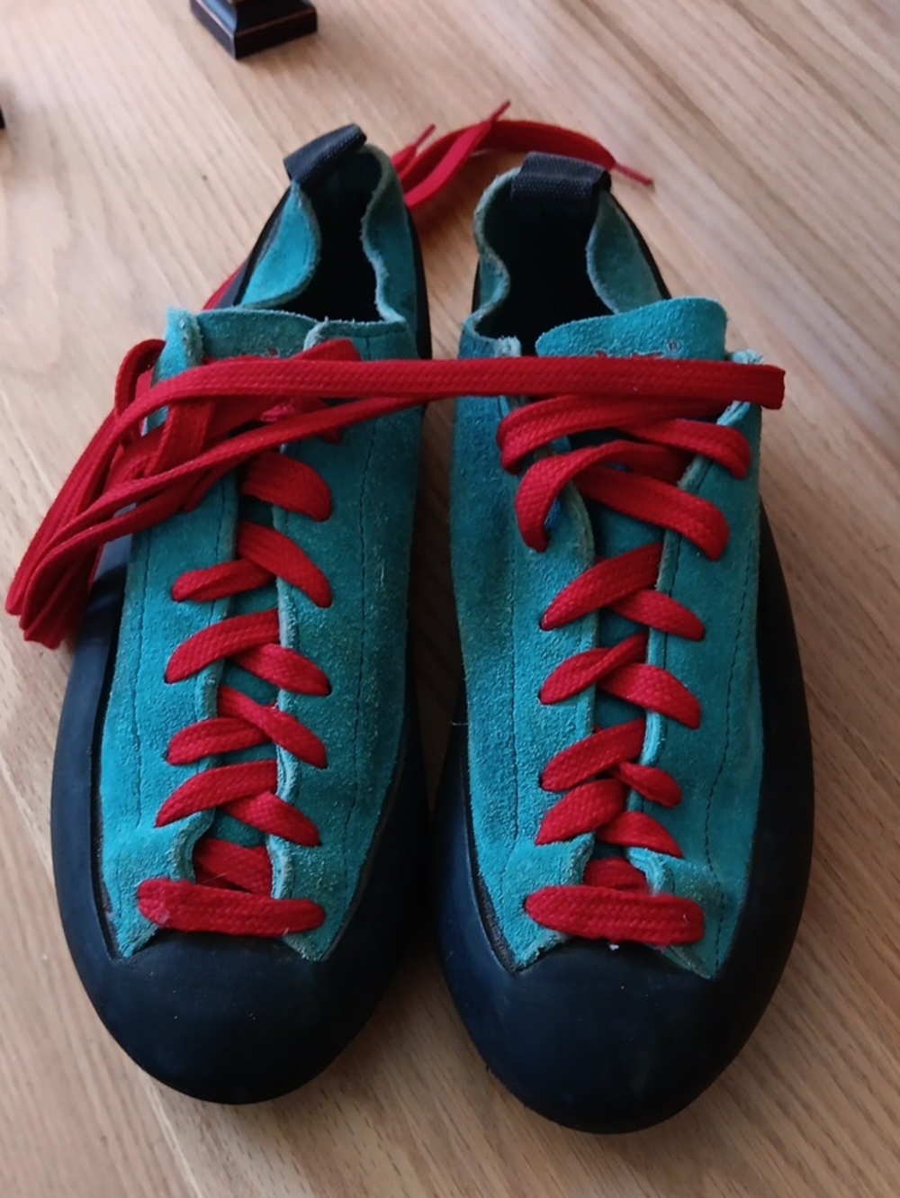 Vintage BOREAL FIRE Rock Climbing Shoes Teal with Red Laces Size 5